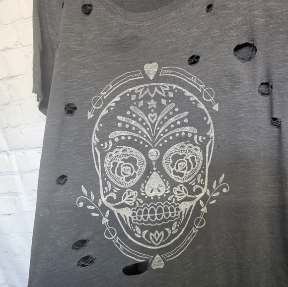 Torrid Gray Distressed Skull Graphic Tee - Picture 3 of 5